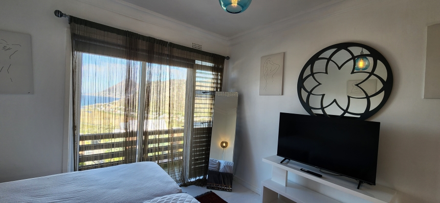 To Let 4 Bedroom Property for Rent in Glencairn Heights Western Cape